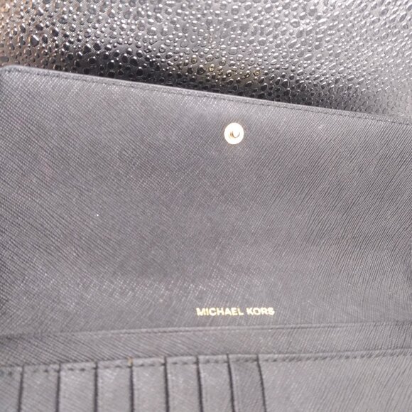 Michael Kors  Black leather Tri Fold like new - Picture 5 of 7